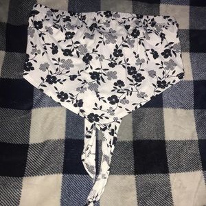 very cute white with black flowers crop top!